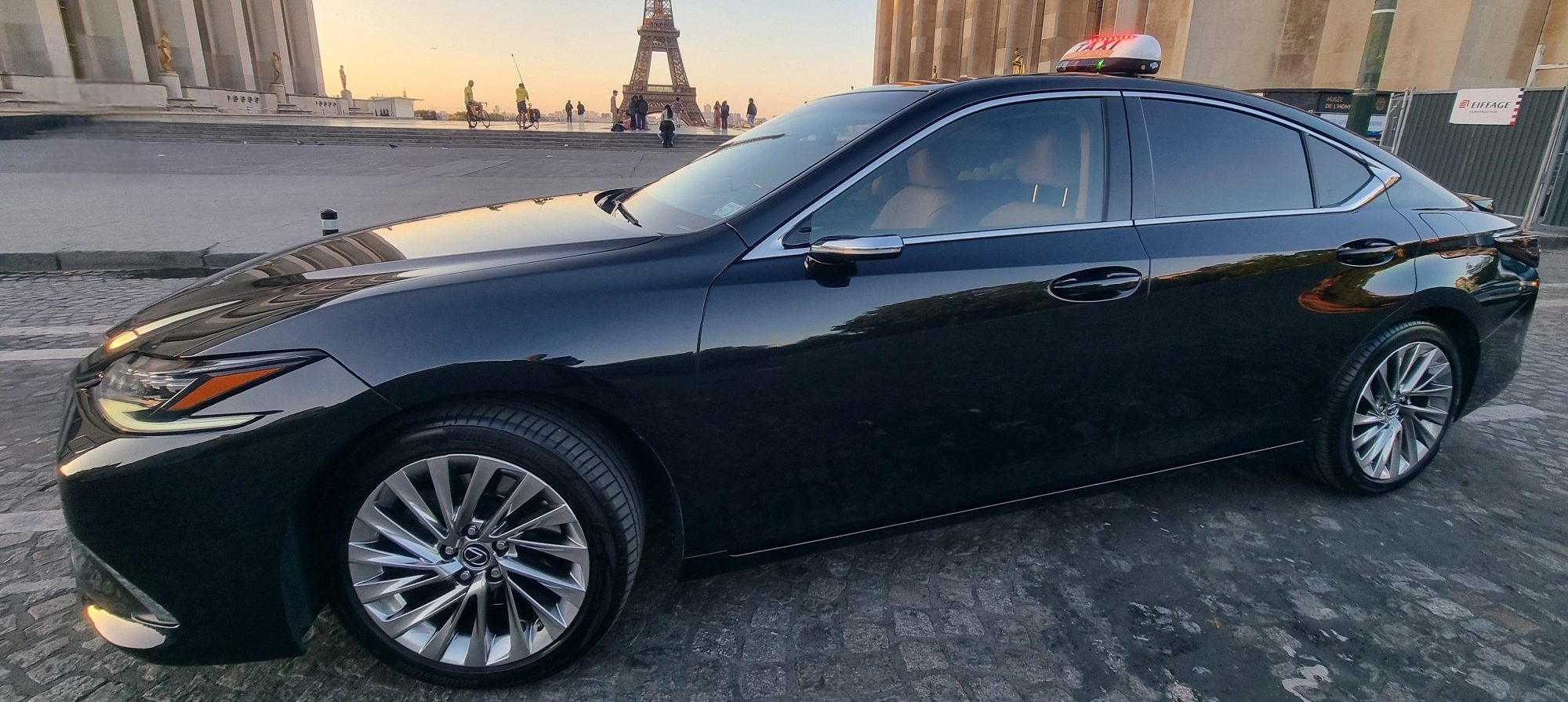 Taxi Montévrain Yves - Lexus ES 300 noire, transport de personnes en Seine-et-Marne